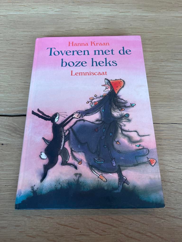 Toveren met de boze heks - Hanna Kraan (Lemniscaat), Ophalen of Verzenden, Zo goed als nieuw, Fictie algemeen
