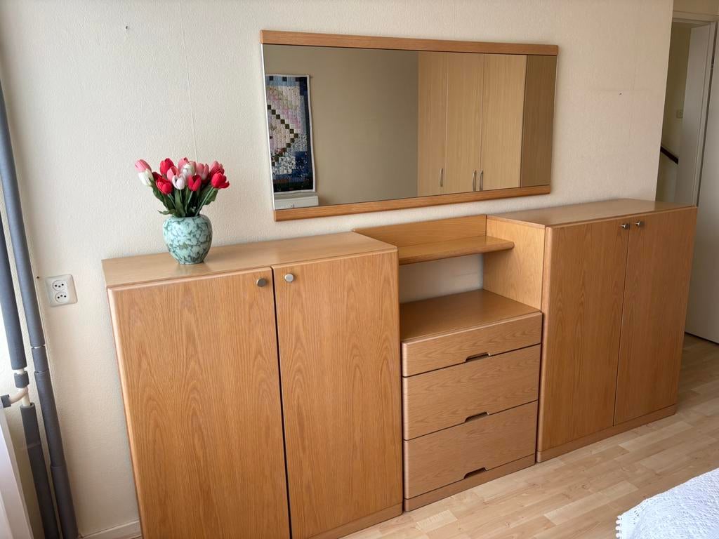 Hulsta slaapkamer lage kast / commode, Huis en Inrichting, Kasten | Kledingkasten, Ophalen, Zo goed als nieuw, 25 tot 50 cm, Minder dan 100 cm