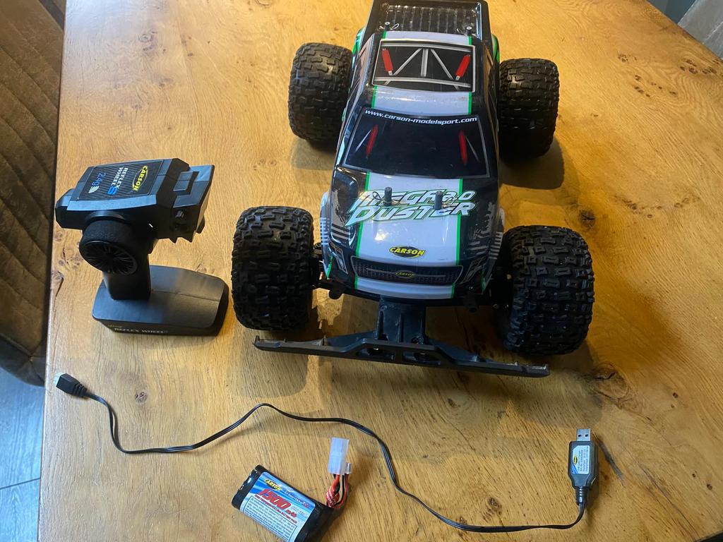 Mooie rc auto, Ophalen of Verzenden, Zo goed als nieuw, Overige schalen, Auto offroad