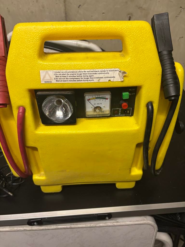 Gele jumpstarter met compressor en lamp, Ophalen of Verzenden, Gebruikt