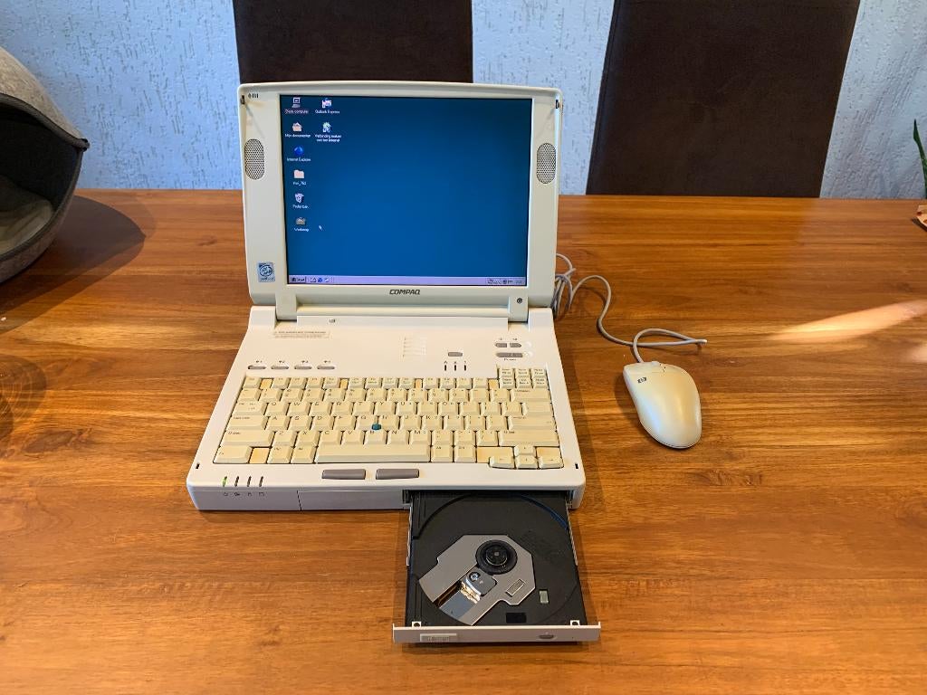 Nette Compaq Windows 98 laptop, Pentium MMX 166, ISA audio, Computers en Software, Ophalen of Verzenden, Compaq