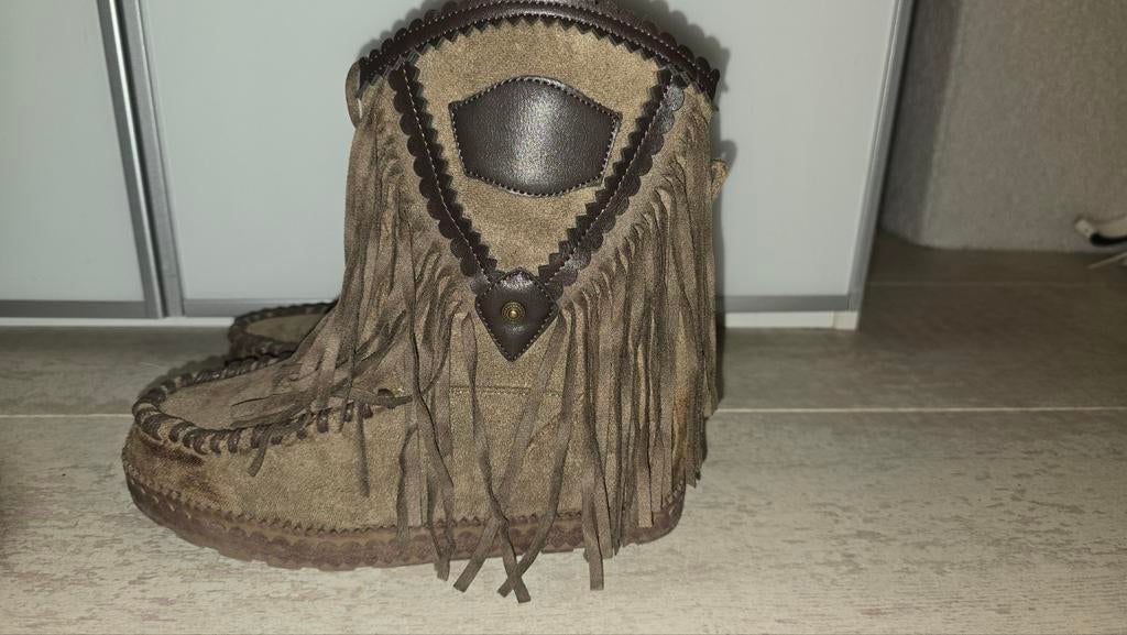 Ibiza Laarsjes met Franjes, Kleding | Dames, Bruin, Lage of Enkellaarzen, Ophalen of Verzenden, Onbekend