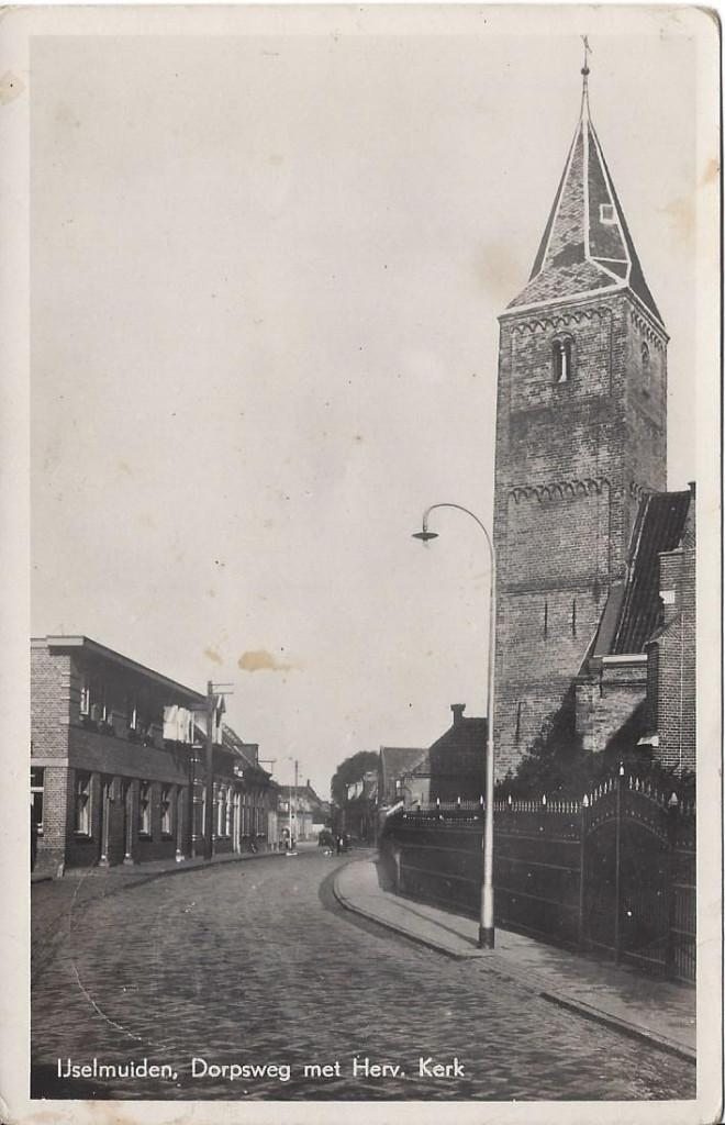 IJsselmuiden (Ov.) Dorpsweg met Herv. Kerk, gelopen 1949, Ophalen of Verzenden, 1940 tot 1960, Gelopen, Overijssel