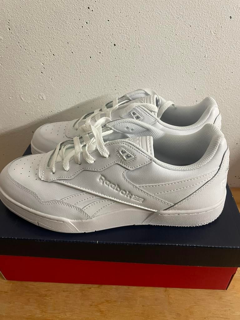 Reebok BB 4000, Wit, Nieuw, Ophalen of Verzenden, Sneakers of Gympen
