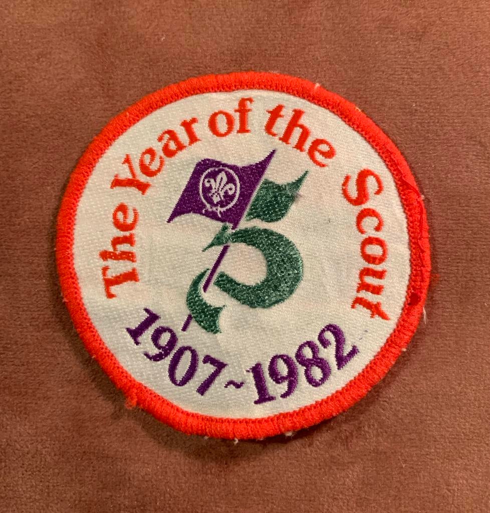 Scouting Insigne 75 Jaar Scouting (1982), Ophalen of Verzenden, Gebruikt, Embleem, Speld of Insigne