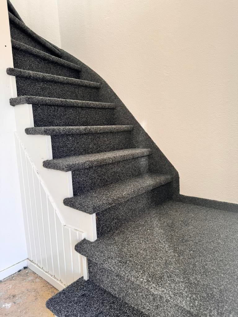 Trapstoffering Projecttapijt, Huis en Inrichting, Stoffering | Vloerbedekking, Ophalen, Zo goed als nieuw, Minder dan 10 m², Tapijt
