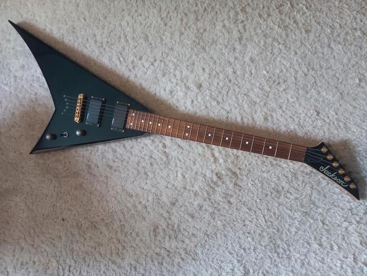 Jackson JS RR flying V copy/ inspired., Muziek en Instrumenten, Ophalen, Zo goed als nieuw, Solid body, Ibanez
