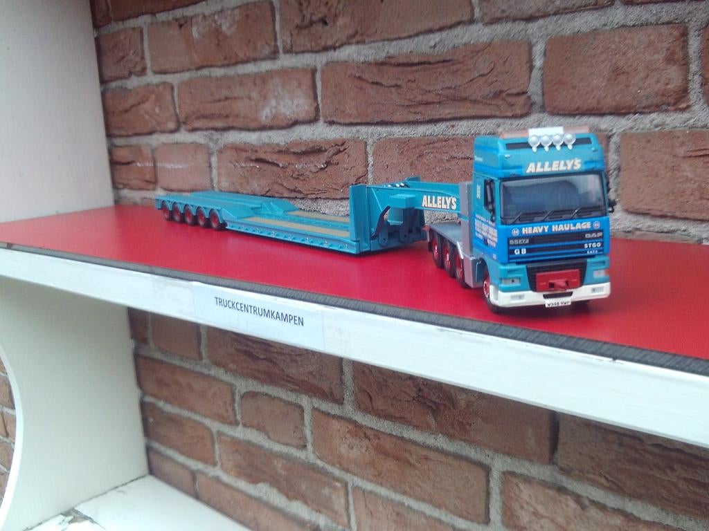 Corgy  Daf  95  XF  8 x 2  van  Allelys., Ophalen of Verzenden, Zo goed als nieuw, Bus of Vrachtwagen, Corgi