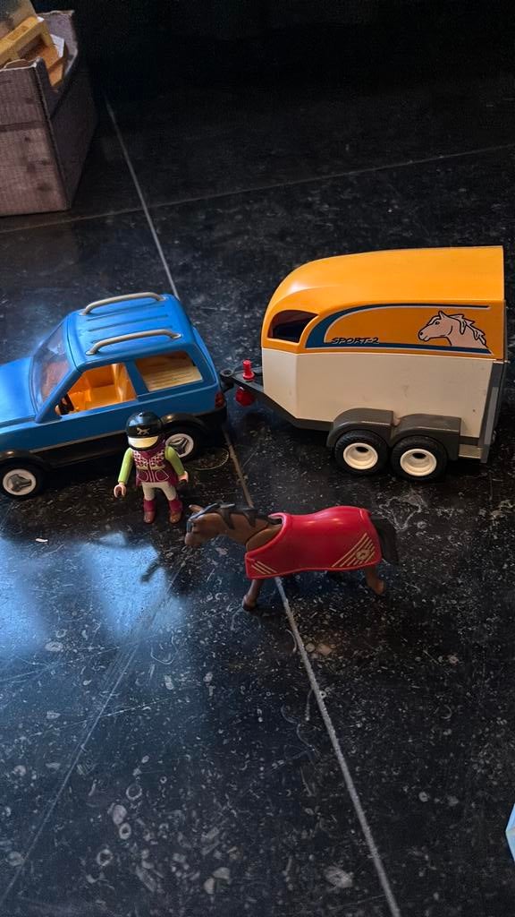 Playmobil auto en paardentrailer, Ophalen of Verzenden, Zo goed als nieuw