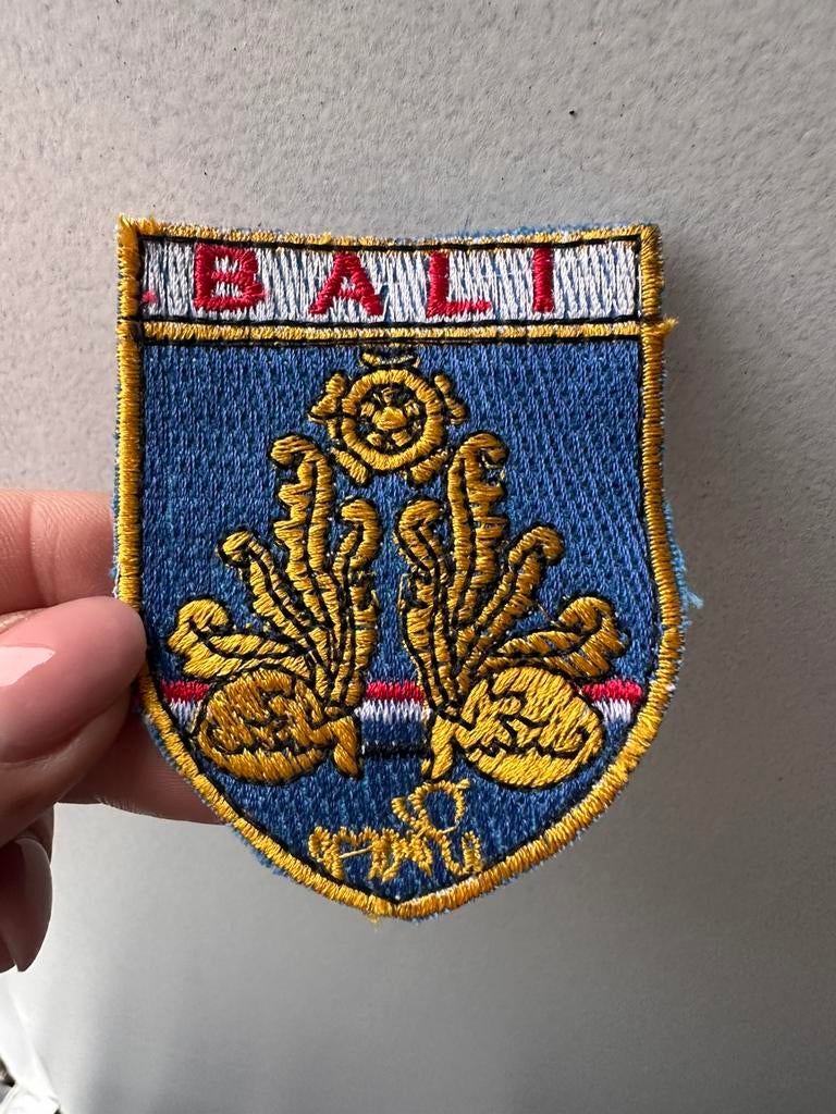 Embleem bali indonesie carnaval kiel boerenkiel, Kleding | Heren, Carnavalskleding en Feestkleding, Ophalen of Verzenden, Nieuw