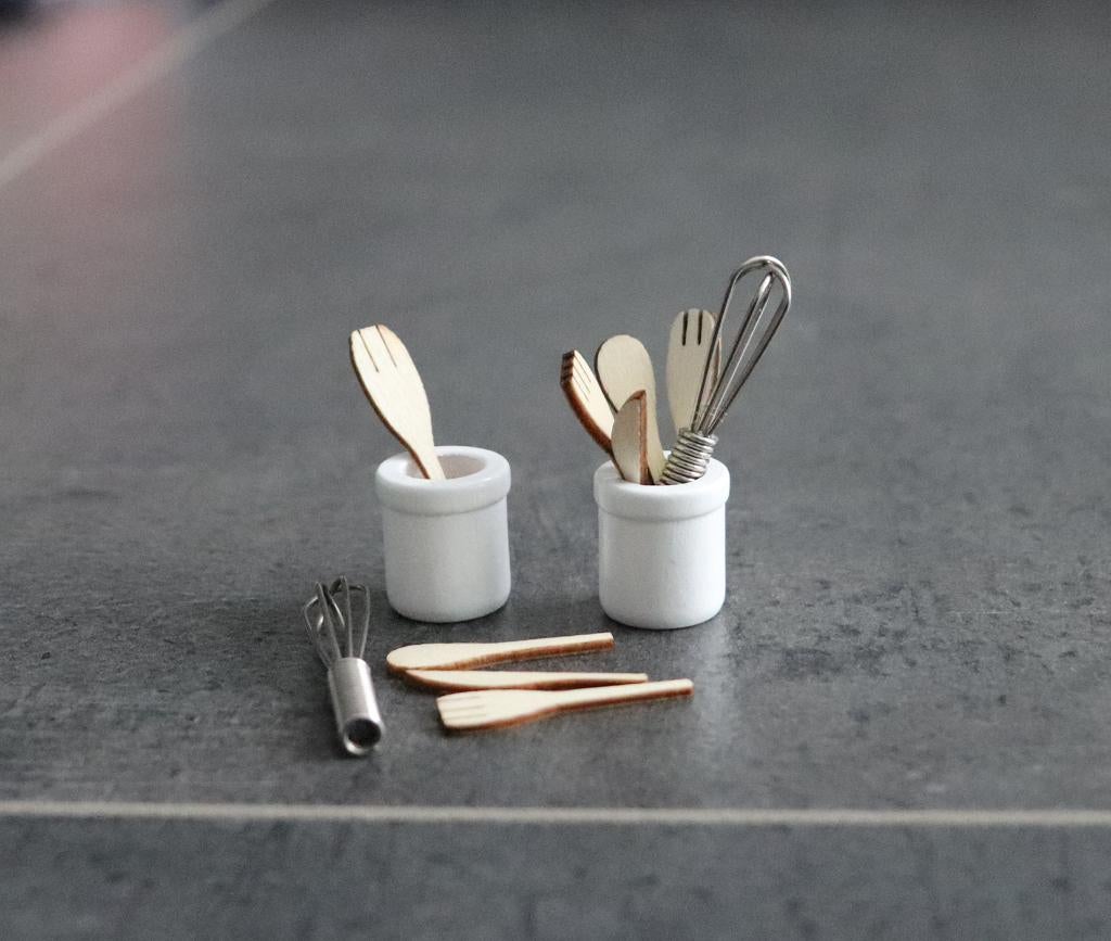 Potje met houten spatels en garde in miniatuur nieuw 1:12, Ophalen of Verzenden, Nieuw, Decoratie