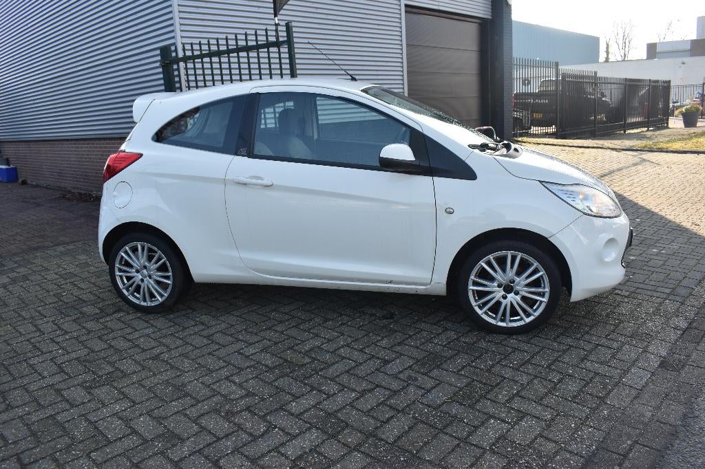 Ford Ka 1.2 51KW 2010 Wit  Nieuwe apk, Voorwielaandrijving, 1242 cc, 4 cilinders, 4 stoelen
