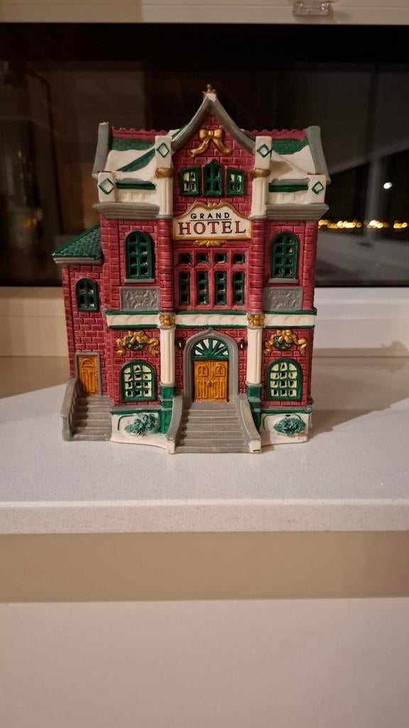 Lemax Grand hotel. Item uit 1999, Diversen, Kerst, Ophalen, Gebruikt