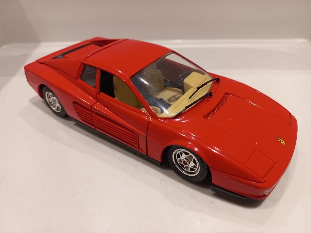 Ferrari Testarossa 1984 Bburago 1:24 modelauto 127, Hobby en Vrije tijd, Modelauto's | 1:24, Ophalen of Verzenden, Zo goed als nieuw