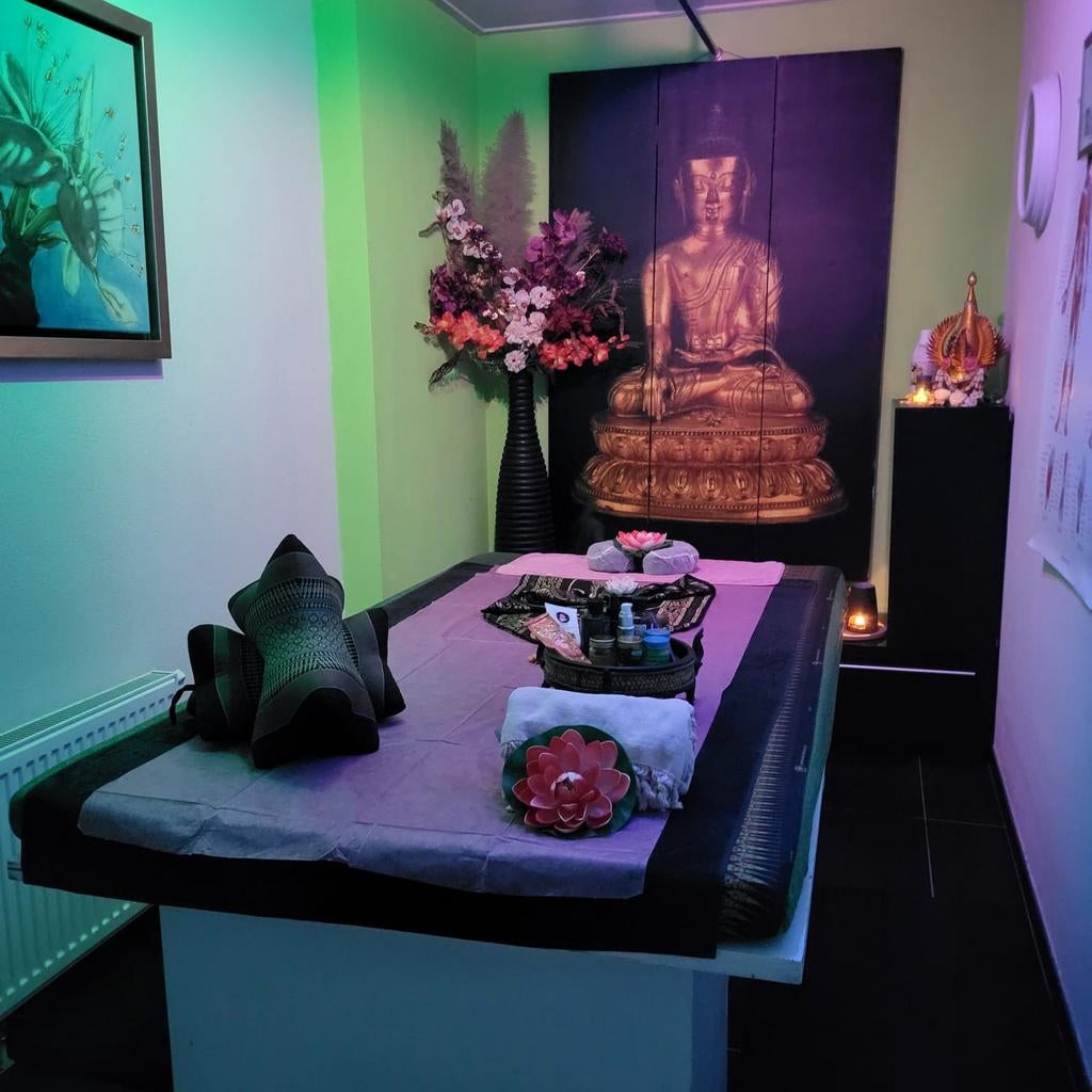 Massage Aandacht voor uw gehele welzijn voorjaars actie, Komt aan huis, Lichamelijke therapie