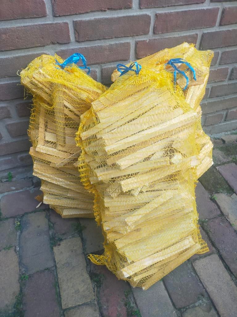 Aanmaakhoutjes €4,- per stuk. 3 zakjes van 5 kg voor €10,-, Minder dan 3 m³, Ophalen of Verzenden