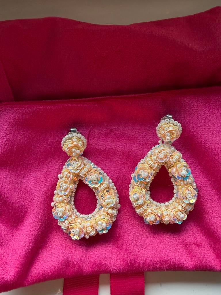 Oorbellen Paulie Pocket, Sieraden, Tassen en Uiterlijk, Oorbellen, Overige materialen, Hangers, Beige, Nieuw