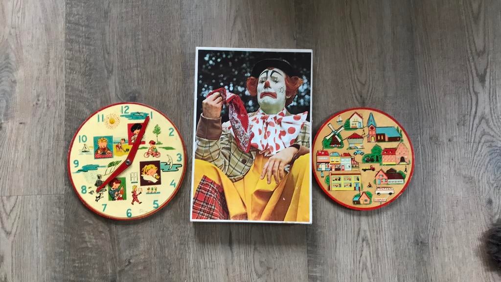 Oude puzzels en een houten klok, Ophalen of Verzenden