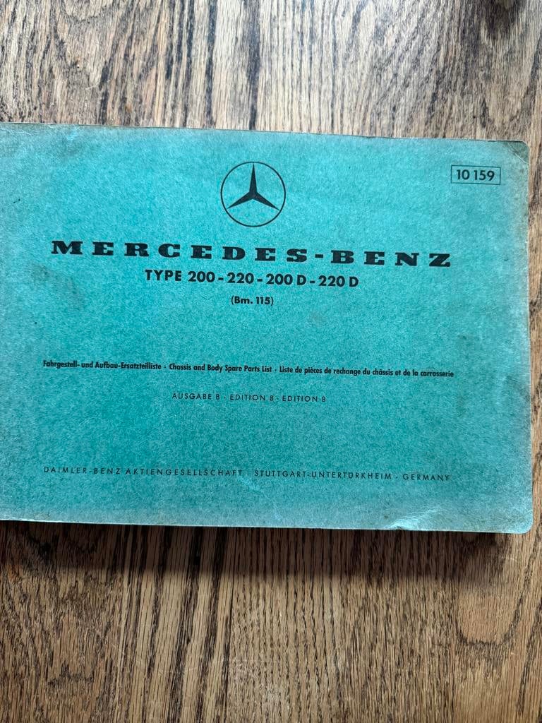 Mercedes onderdelen boek 200-220-200D-220D Bm 115 1969, Ophalen of Verzenden