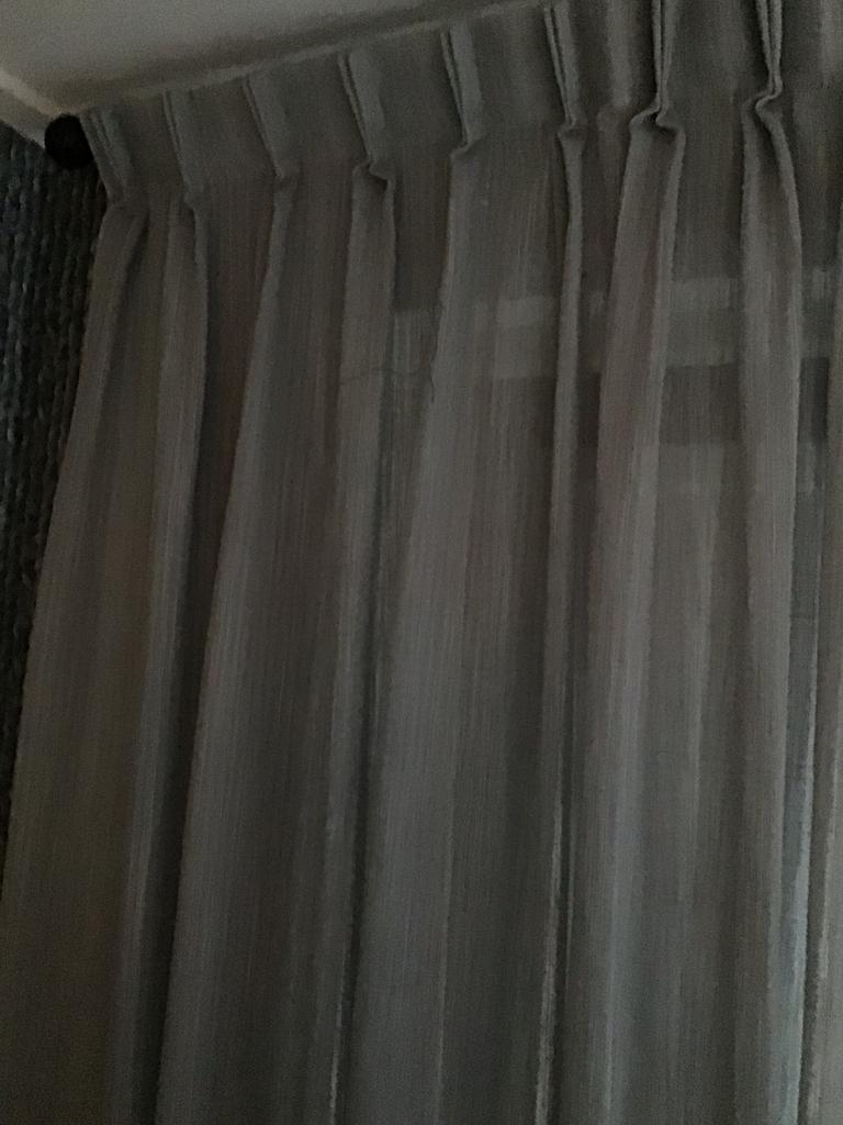 2 stroken grijze vitrage, 200 cm of meer, Zo goed als nieuw, Grijs, 50 tot 100 cm