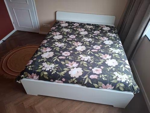 Stijlvol  tweepersoonsbed Ikea Askvoll 160x200 met matrassen, Ophalen, Wit, Tweepersoons, Zo goed als nieuw
