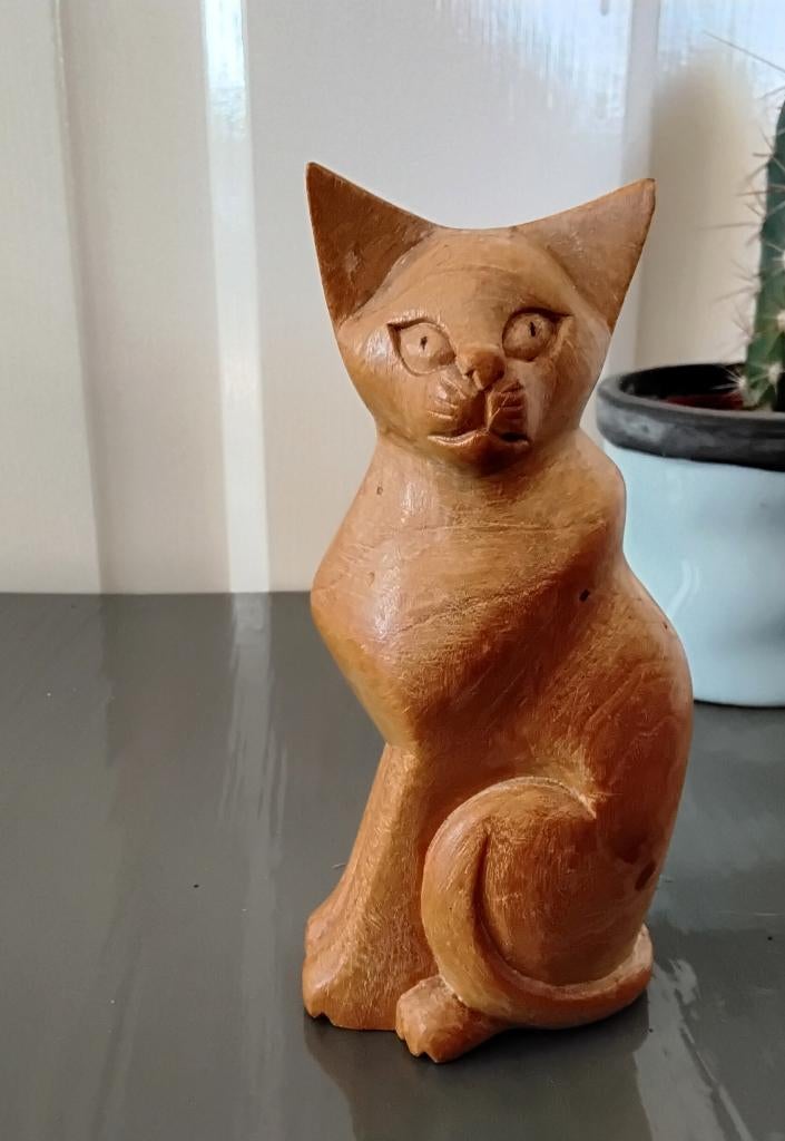 Houten beeldje van een kat - poes, Verzamelen, Dierenverzamelingen, Ophalen of Verzenden, Zo goed als nieuw, Hond of Kat, Beeldje of Figuurtje