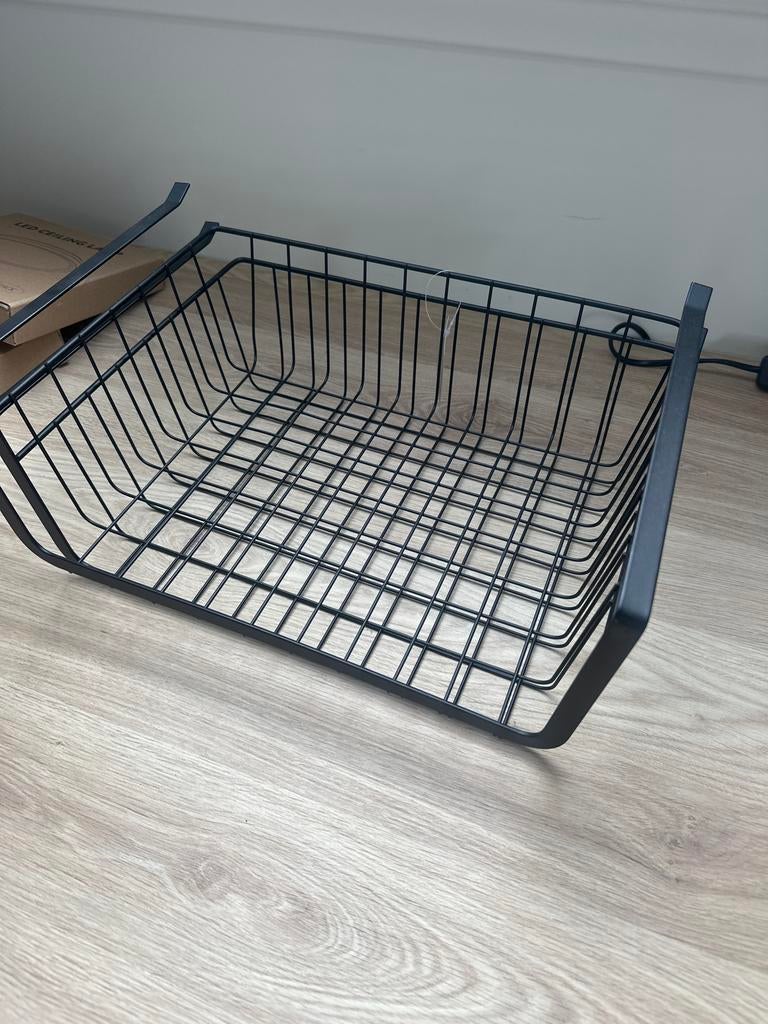 2x Zwarte Hangmand voor onder plank - 36x25x13 cm, Ophalen, Overige materialen, Mand, Nieuw