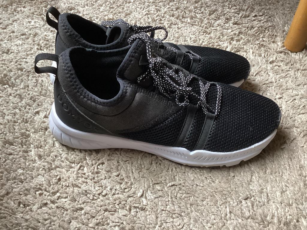 Sneakers lichtgewicht maat 39 in goede staat € 10, Ophalen of Verzenden, Zo goed als nieuw, Sneakers of Gympen