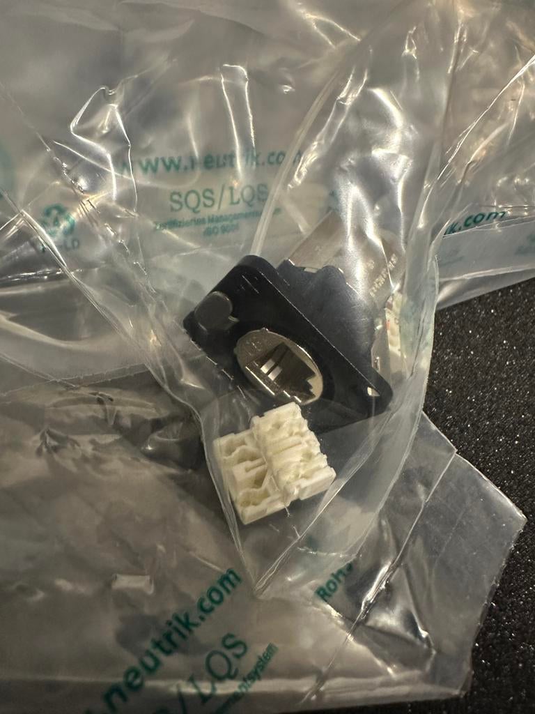 30x Neutrik ethercon CAT6a chassisdeel NIEUW, Ophalen of Verzenden, Nieuw, Apparatuur