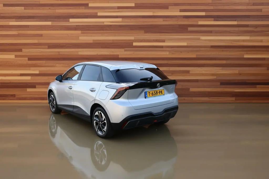 MG MG4 Comfort 64 kWh € 15.950,00, Auto's, MG, Gebruikt, Origineel Nederlands, 25 min, Zilver of Grijs