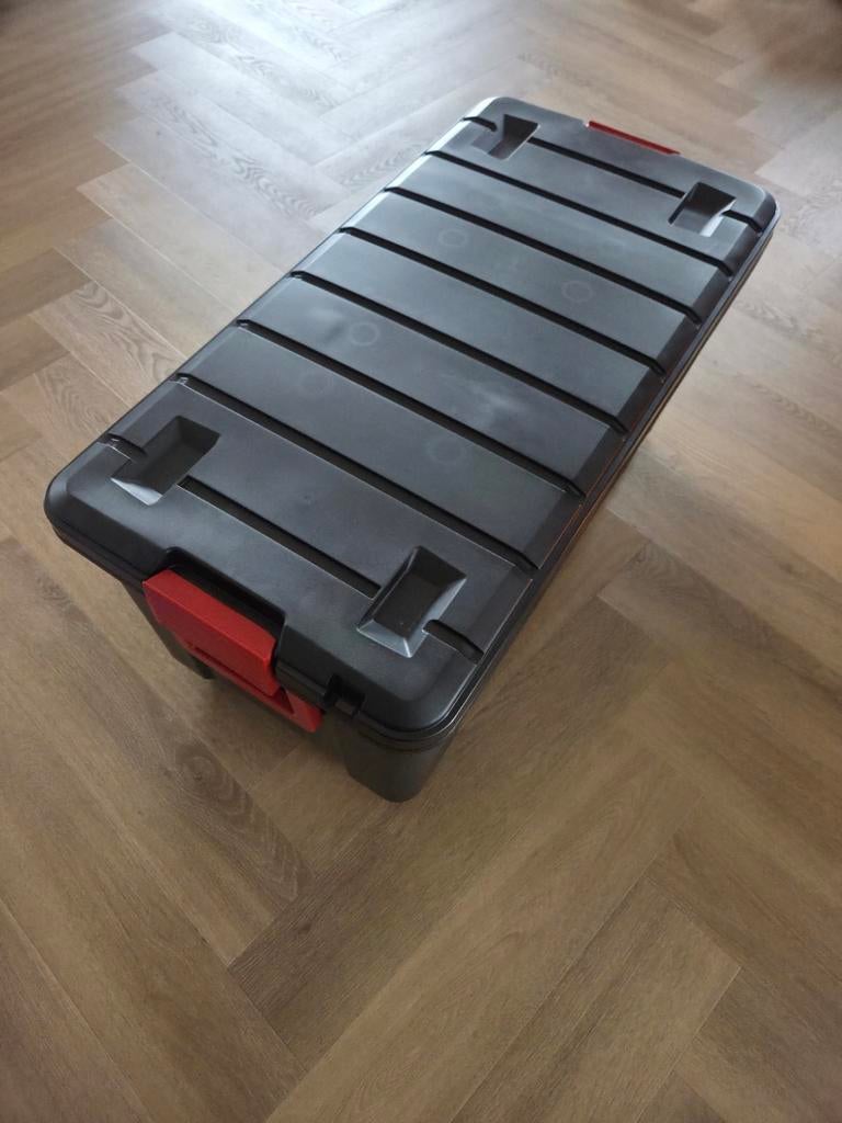 Zwarte kunststof opbergbak met deksel op wielen, stapelbaar, Ophalen, Gebruikt, Bak of Kist, 75 tot 100 cm