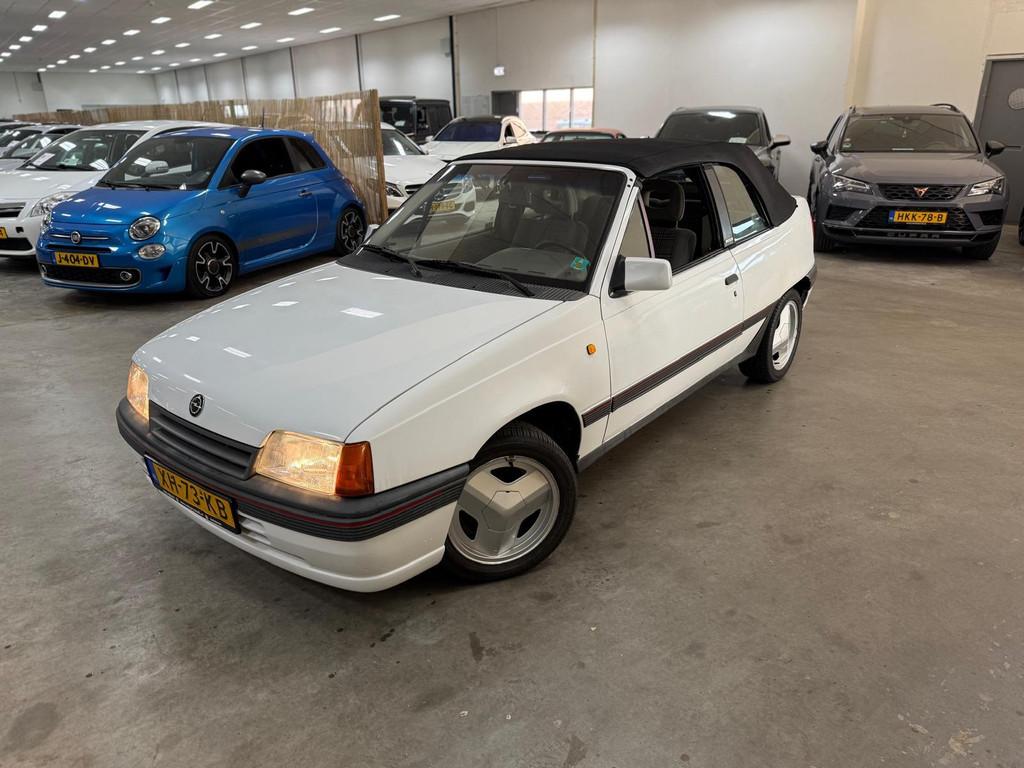 Opel Kadett 1.6i LS kat / BERTONE / CABRIO / NIEUWE APK, Auto's, Voorwielaandrijving, Metallic lak, Wit, Origineel Nederlands