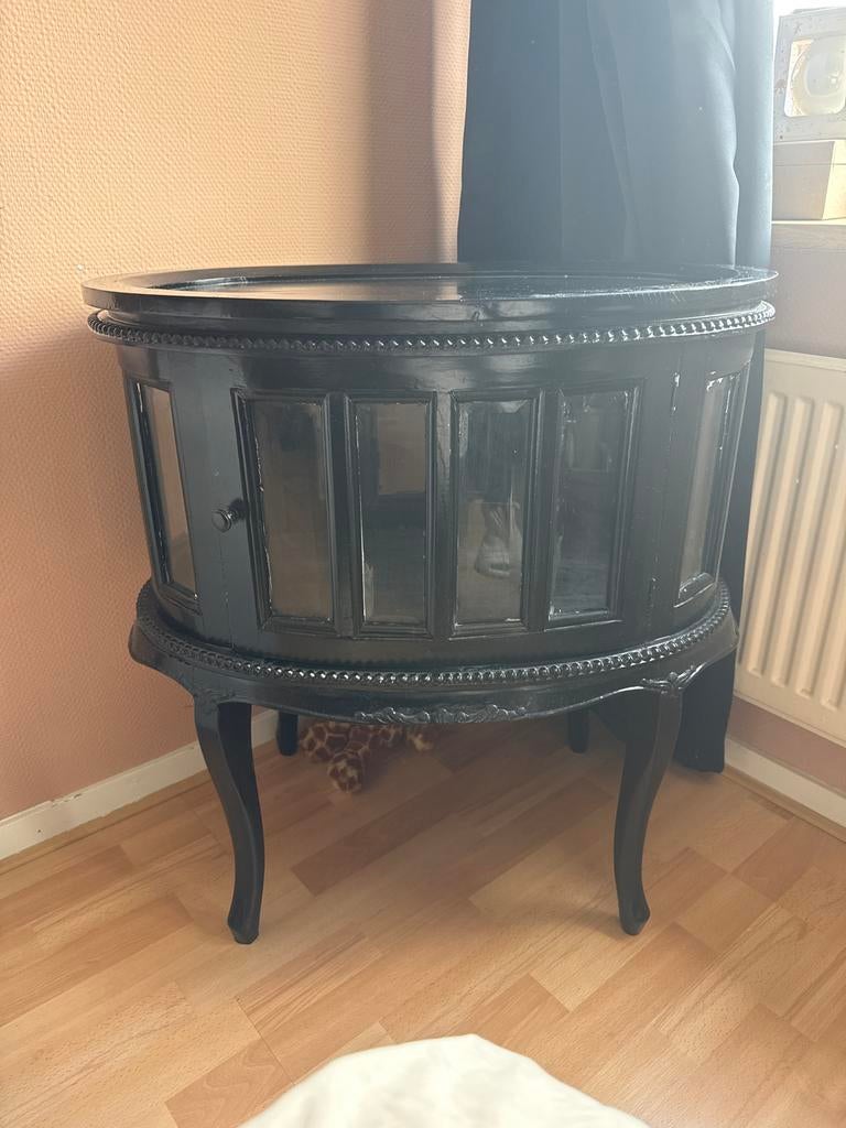 Zwart thee kastje met glazen panelen, Ophalen