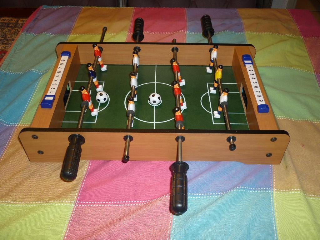 Mini tafelvoetbalspel voetbaltafel in zeer goede staat, Ophalen, Zo goed als nieuw