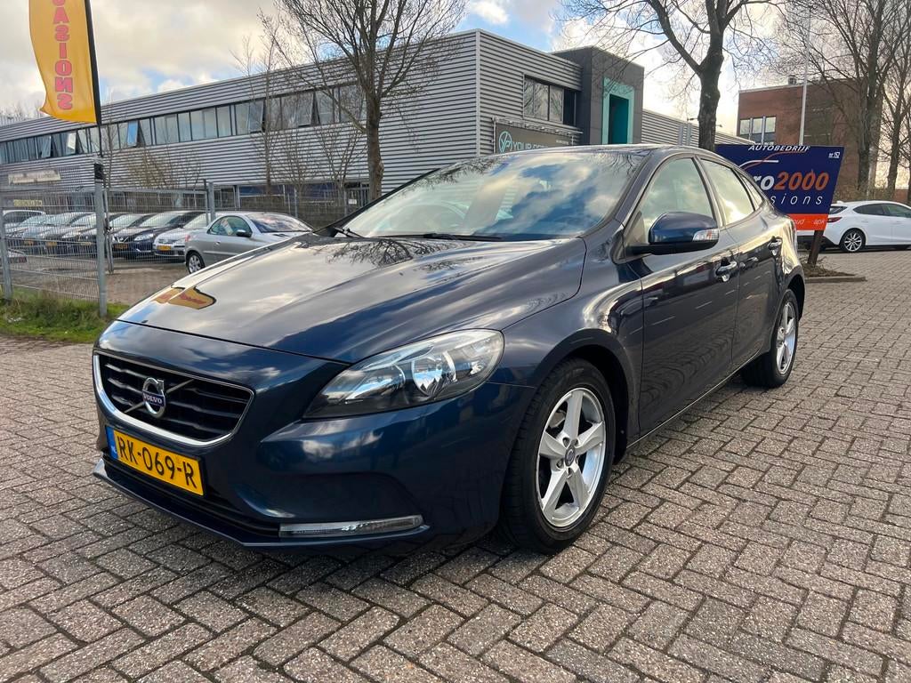 Volvo V40 1.6 D2 Momentum - Camera - Navi - Cruisecontrole, Voorwielaandrijving, Euro 5, Gebruikt, Zwart