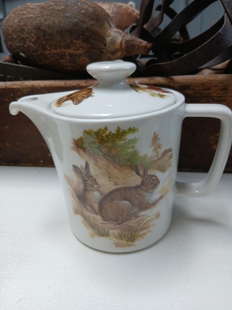 Vintage Maastricht porselein theepot met bosdieren, Antiek en Kunst, Antiek | Porselein, Ophalen of Verzenden