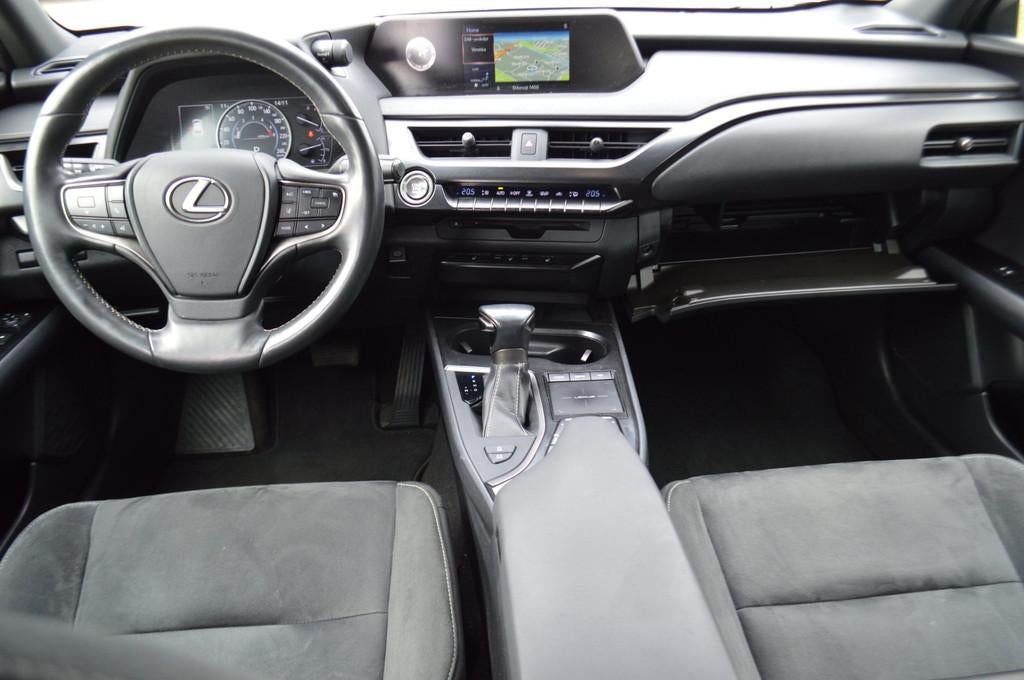 Lexus UX 200 Pref. Line BENZINE, GEEN DEUKJE OF KRASJE!, Auto's, Lexus, Gebruikt, 4 cilinders, 1435 kg, Alcantara