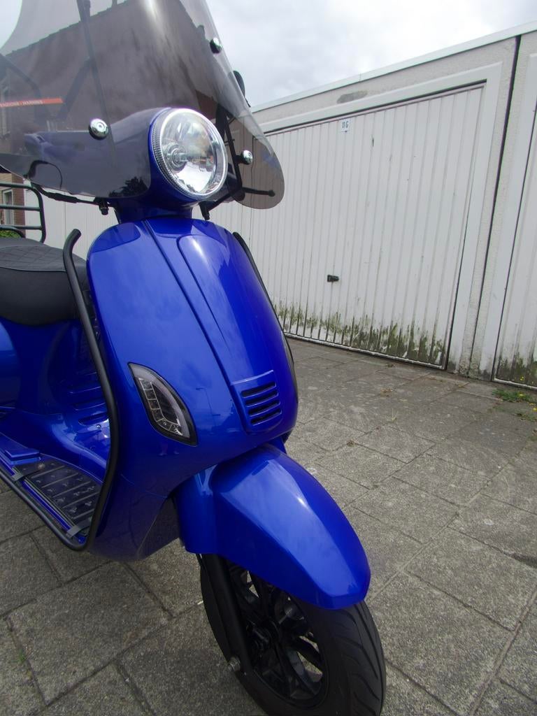 Blauwe djjd cashmere scooter, Overige merken, Ophalen of Verzenden, Zo goed als nieuw, Benzine