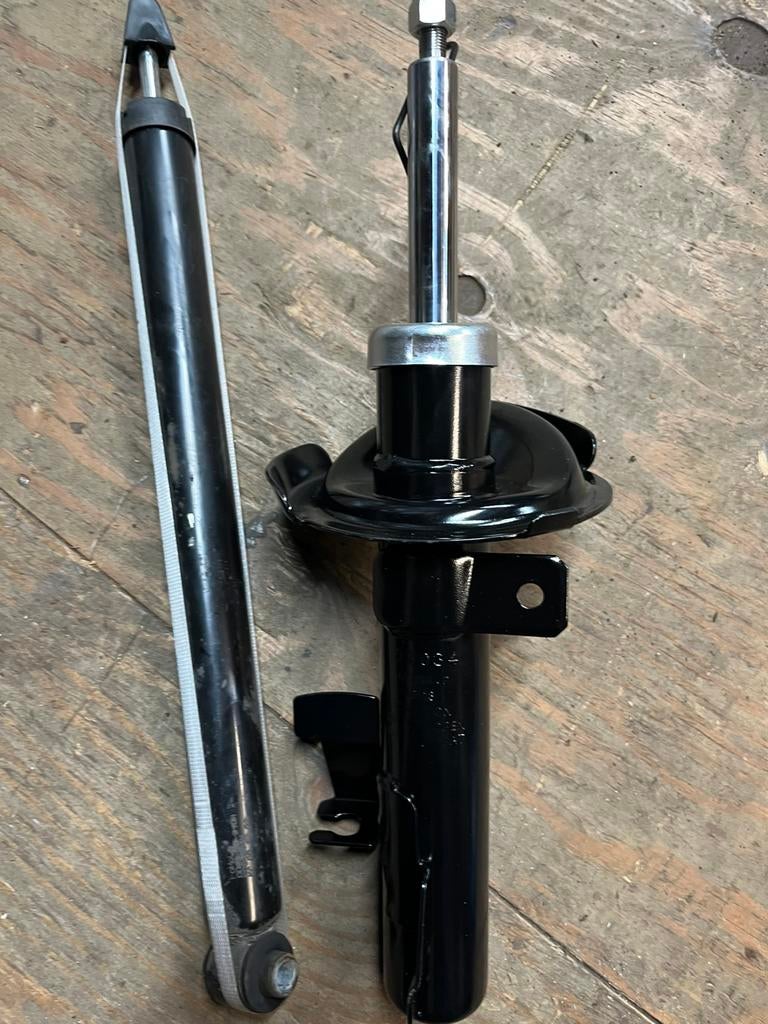 Nieuwe schokbreker/demper set voor Mazda 3 Mazda 5, Ophalen of Verzenden, Nieuw, Mazda