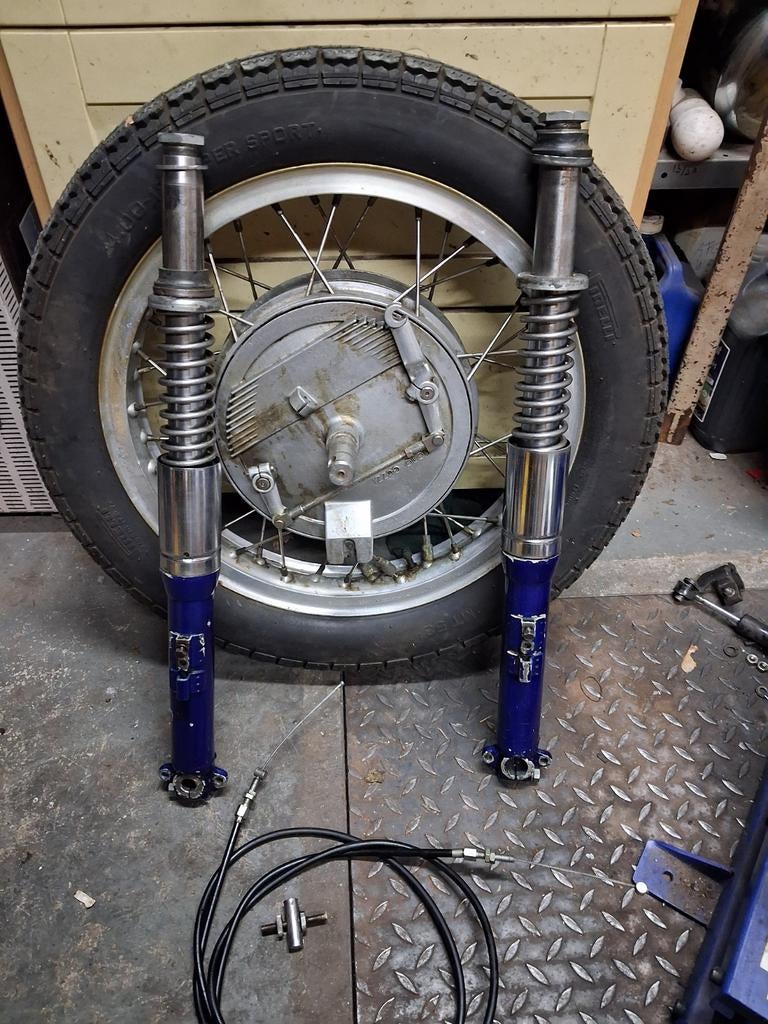 Moto guzzi v700/750/850 GT 4LS voorwiel en voorvork, Ophalen, Gebruikt