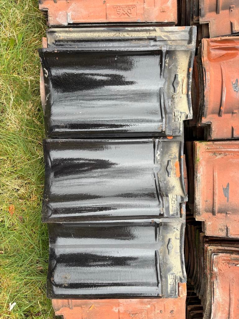 Zwarte keramische dakpannen, circa 275 stuks, Ophalen, Gebruikt, Steen of Klei, Zwart