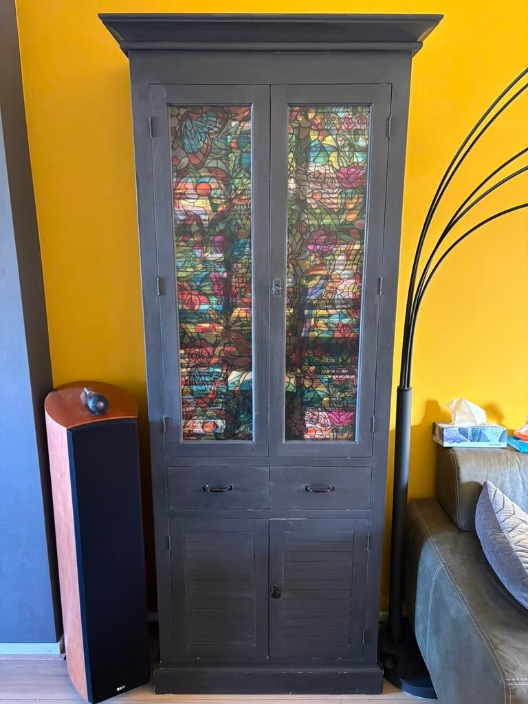 Vintage kast met glas in lood effect deurtjes, Ophalen, 50 tot 100 cm, 25 tot 50 cm, Glas