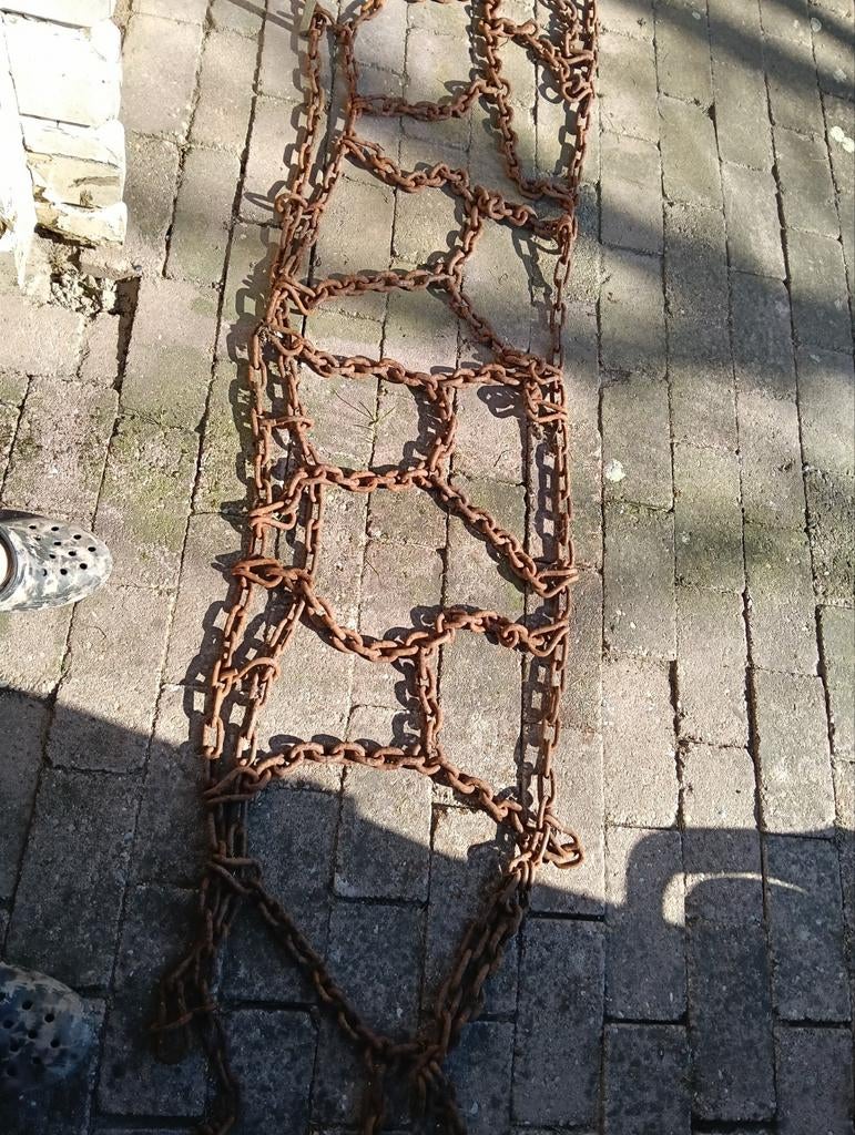 Vrachtwagen sneeuwkettingen, Ophalen