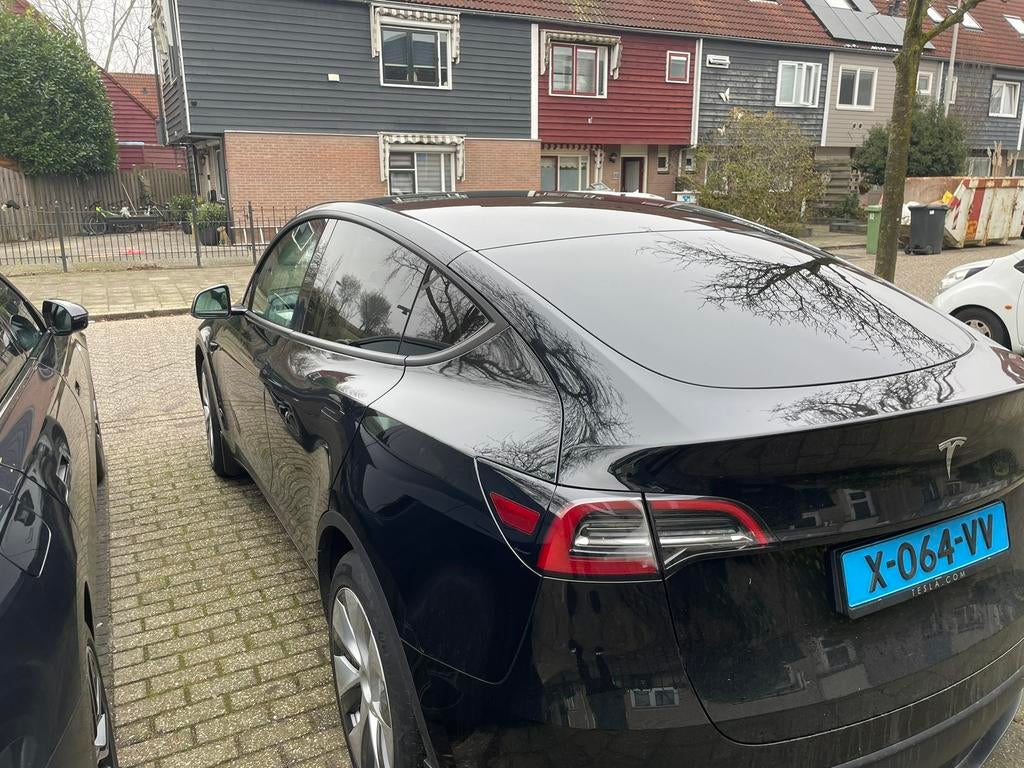 Tesla Model Y RWD 2024 Zwart Prijs is Ex Btw., Auto's, Achterwielaandrijving, 375 min, 1892 kg, Particulier