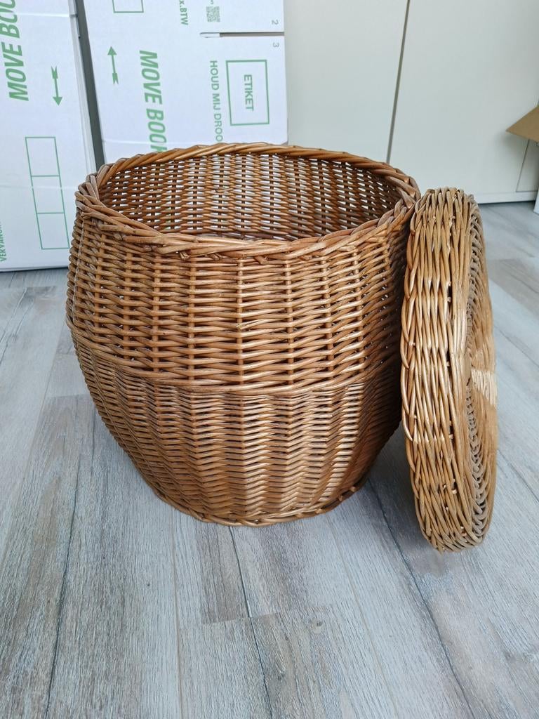 Leuke mand met deksel., Ophalen, Zo goed als nieuw, Rond, Riet
