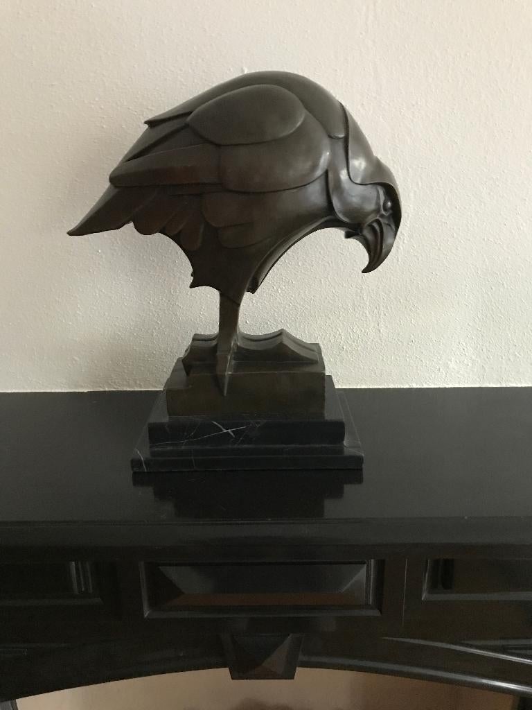 Art Deco Altdorp bronzen havik op marmeren sokkel., Ophalen