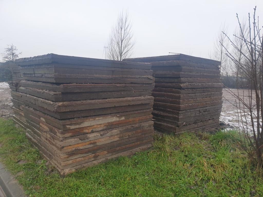 Gevraagd !!! (gebruikte)betonplaten / industrieplaten /stelc, Ophalen of Verzenden, Gebruikt, Beton, Overige typen