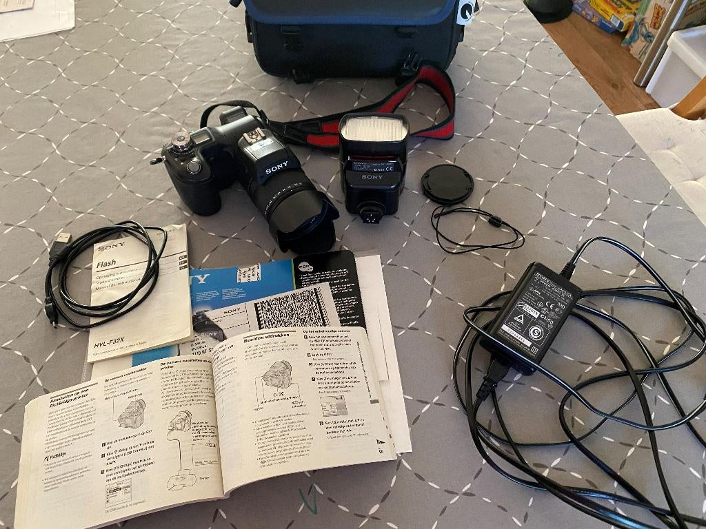 Sony F828 camera met flitser, Gebruikt, Compact, Ophalen of Verzenden, Sony