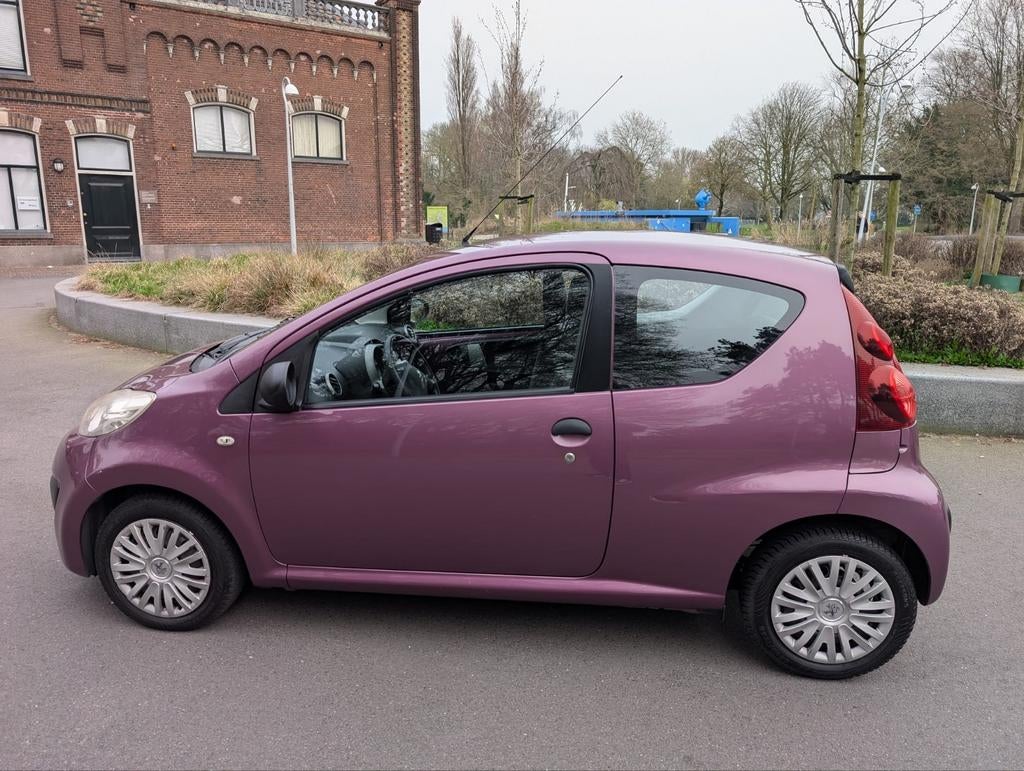 Peugeot 107 1.0 12V E-vti 68PK 3DR 2013 AIRCO APK tot 3-27, Auto's, Peugeot, Voorwielaandrijving, Euro 5, Stof, Zwart