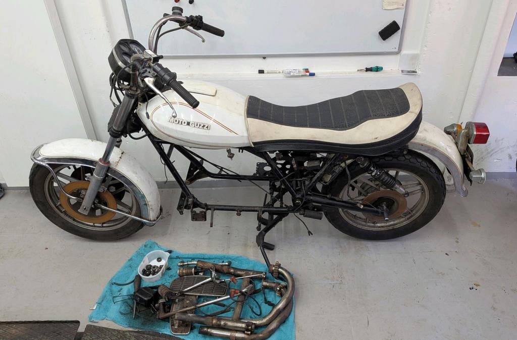 Moto Guzzi California II Cali 2 - frame kenteken tank zadel, Ophalen, Gebruikt